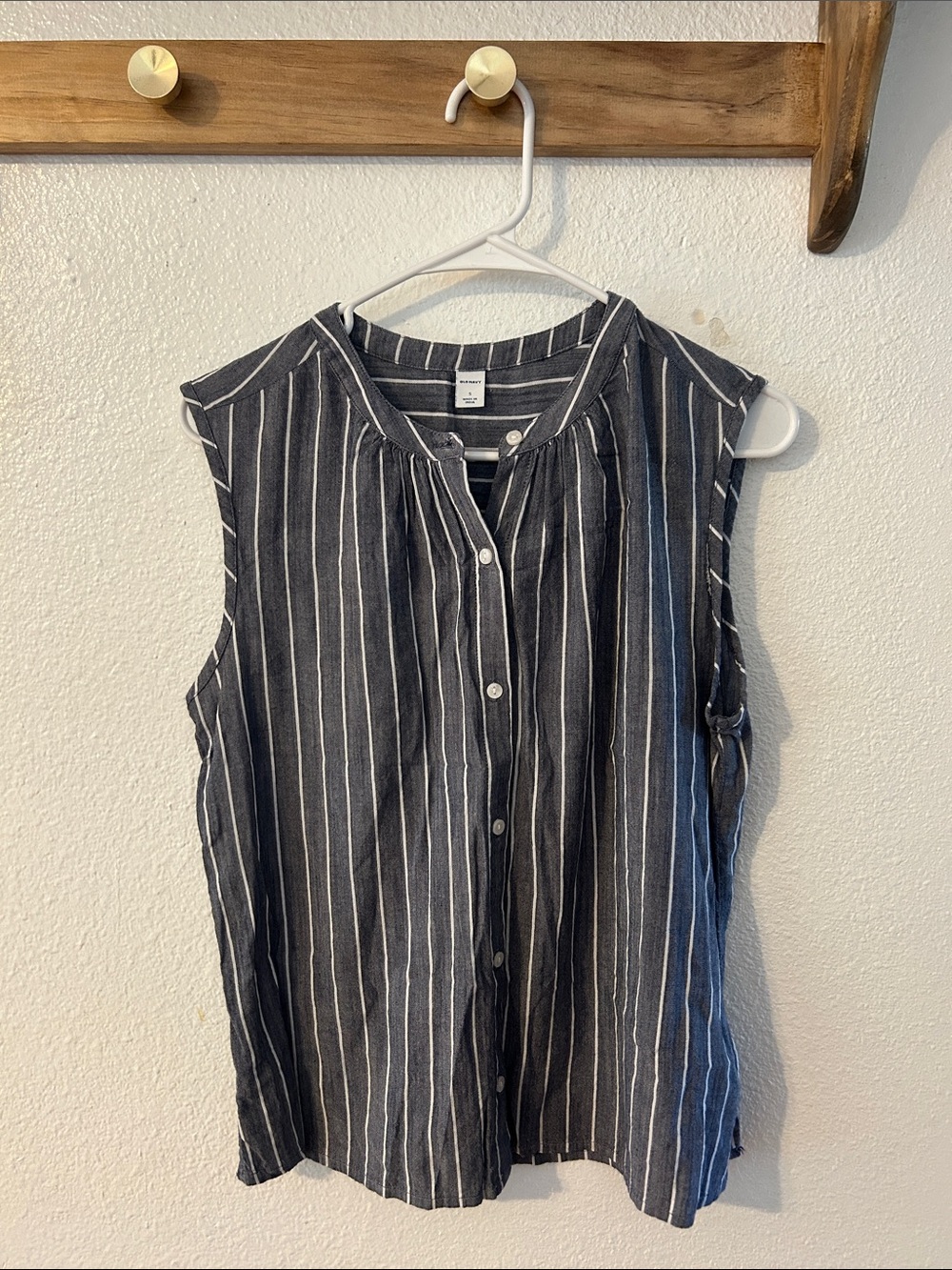 Old Navy Sleeveless Button-Front Striped Blouse - Blue/White